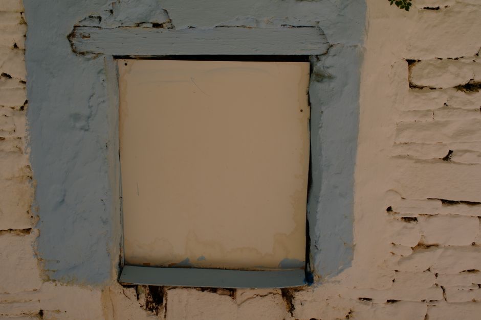 sealed window gap
