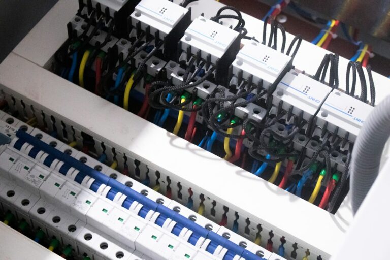 Changer une prise électrique en toute sécurité : le guide étape par étape