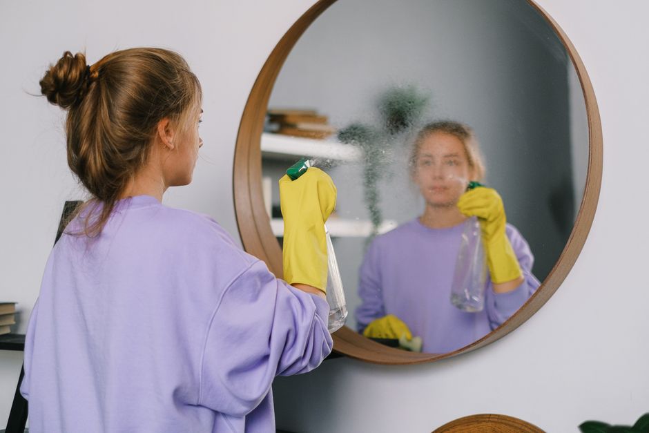 cleaning spray wall