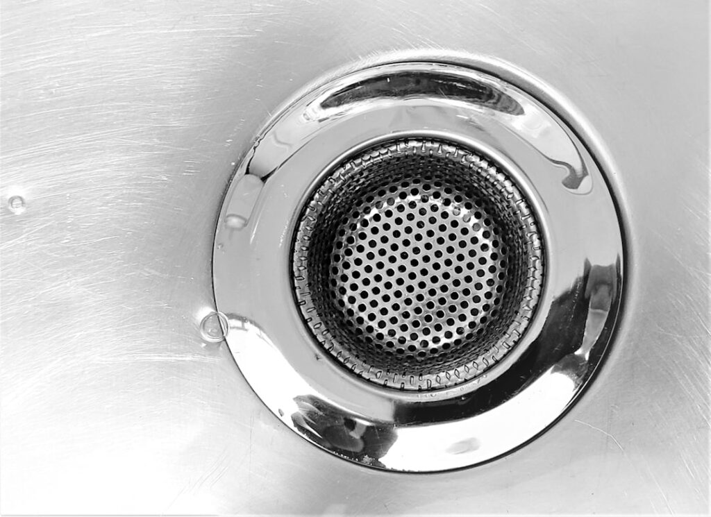 Mauvaise odeur de canalisation évier cuisine : les vraies causes et la solution durable