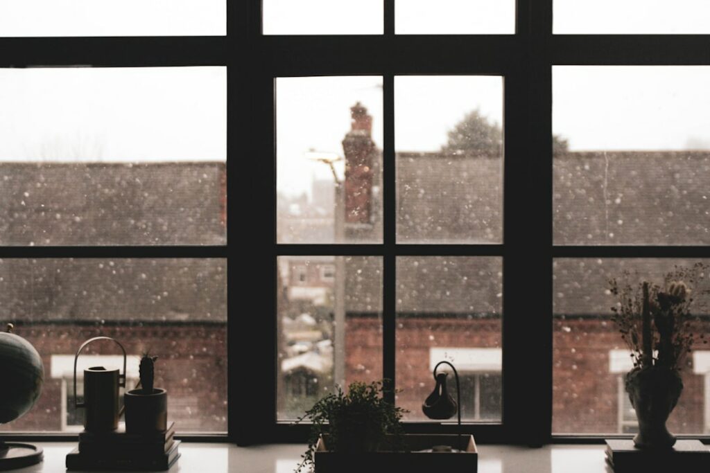 Condensation fenêtre hiver : que faire pour l'arrêter durablement