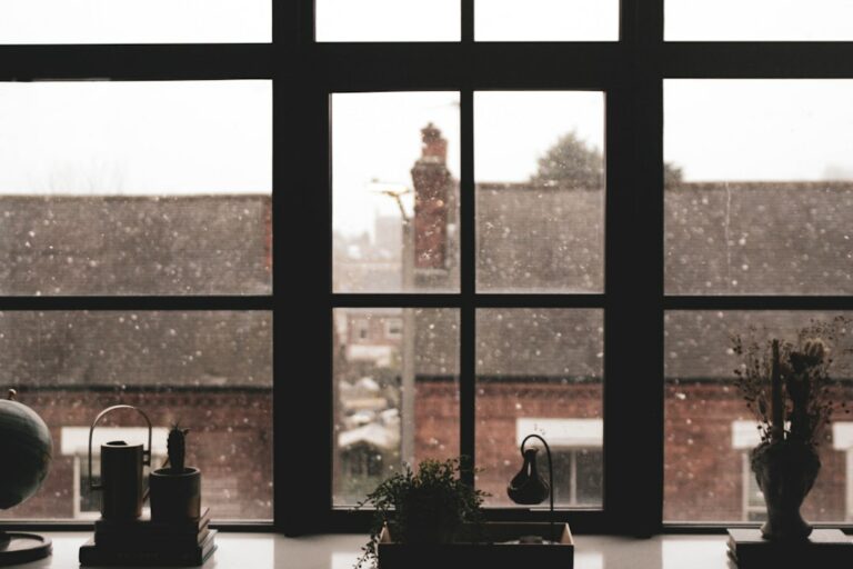 Condensation fenêtre hiver : que faire pour l'arrêter durablement