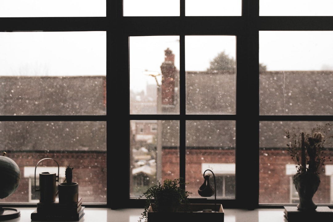 Condensation fenêtre hiver : que faire pour l&rsquo;arrêter durablement